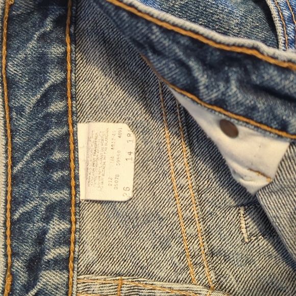 Vintage 90's Levi's 550 Medium Wash High Rise Slim Tapered Mom Jeans, Size 26 - Picture 4 of 4